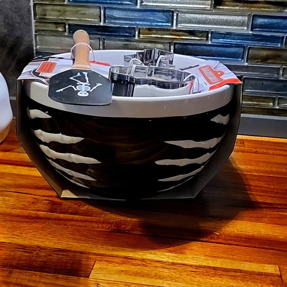🎃Halloween Mixing Bowl & Baking Utensil Set👻